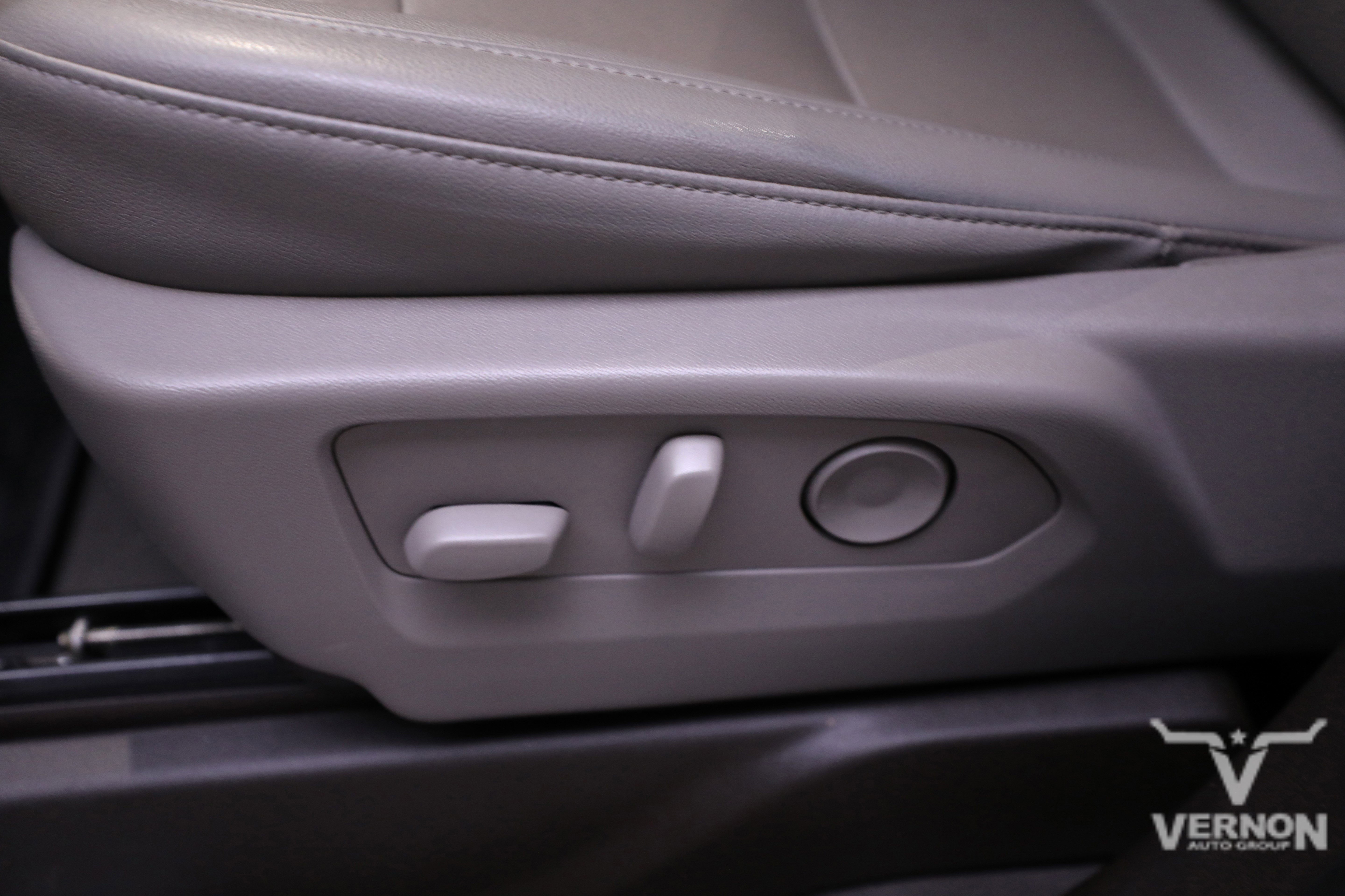 Used 2022 GMC Sierra 1500 SLT w/ X31 Off-Road Package image 11