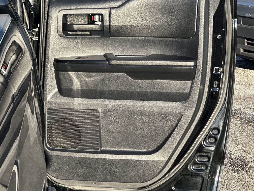 Used 2015 Toyota Tundra SR w/ Tow Package image 17