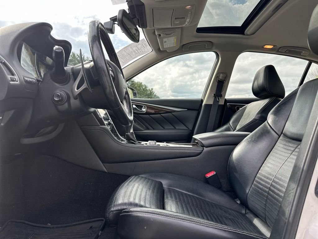 Used 2015 INFINITI Q50 Sport w/ Deluxe Technology Package image 14