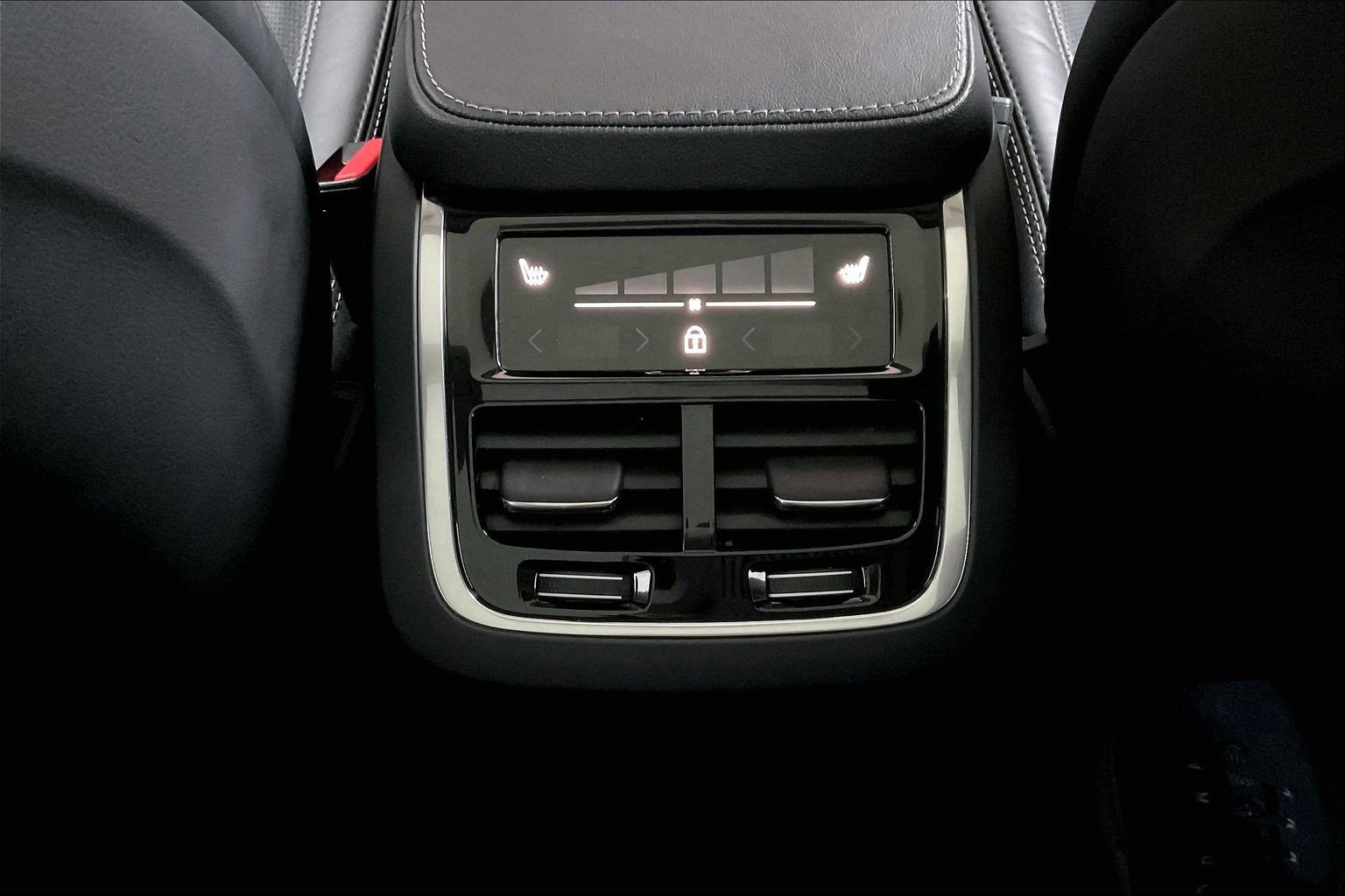 Used 2022 Volvo XC90 T6 Inscription w/ Climate Package image 10