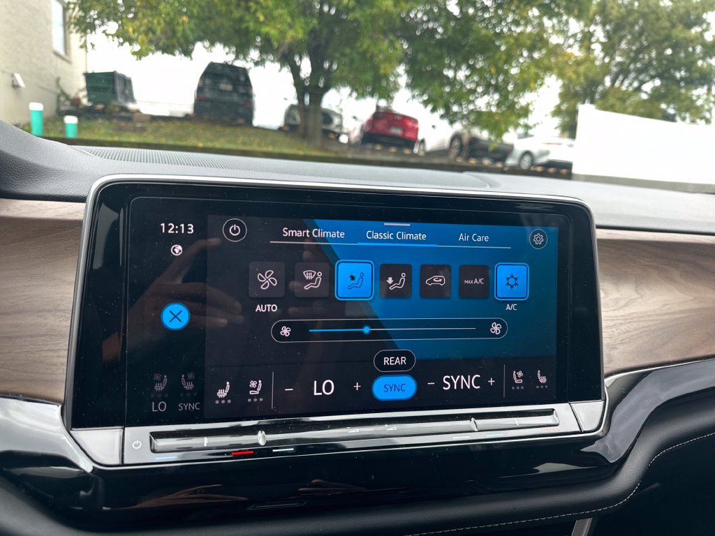 Used 2024 Volkswagen Atlas SE FWD image 43