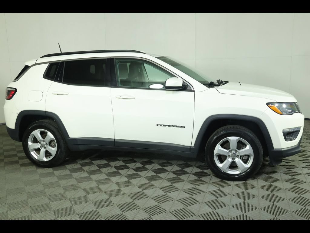 Used 2018 Jeep Compass Latitude w/ Cold Weather Group AWD/4WD image 13