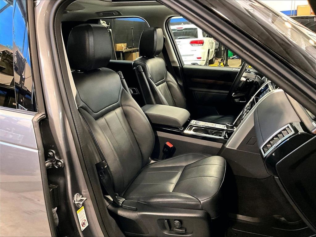 Used 2020 Land Rover Discovery HSE AWD/4WD image 11