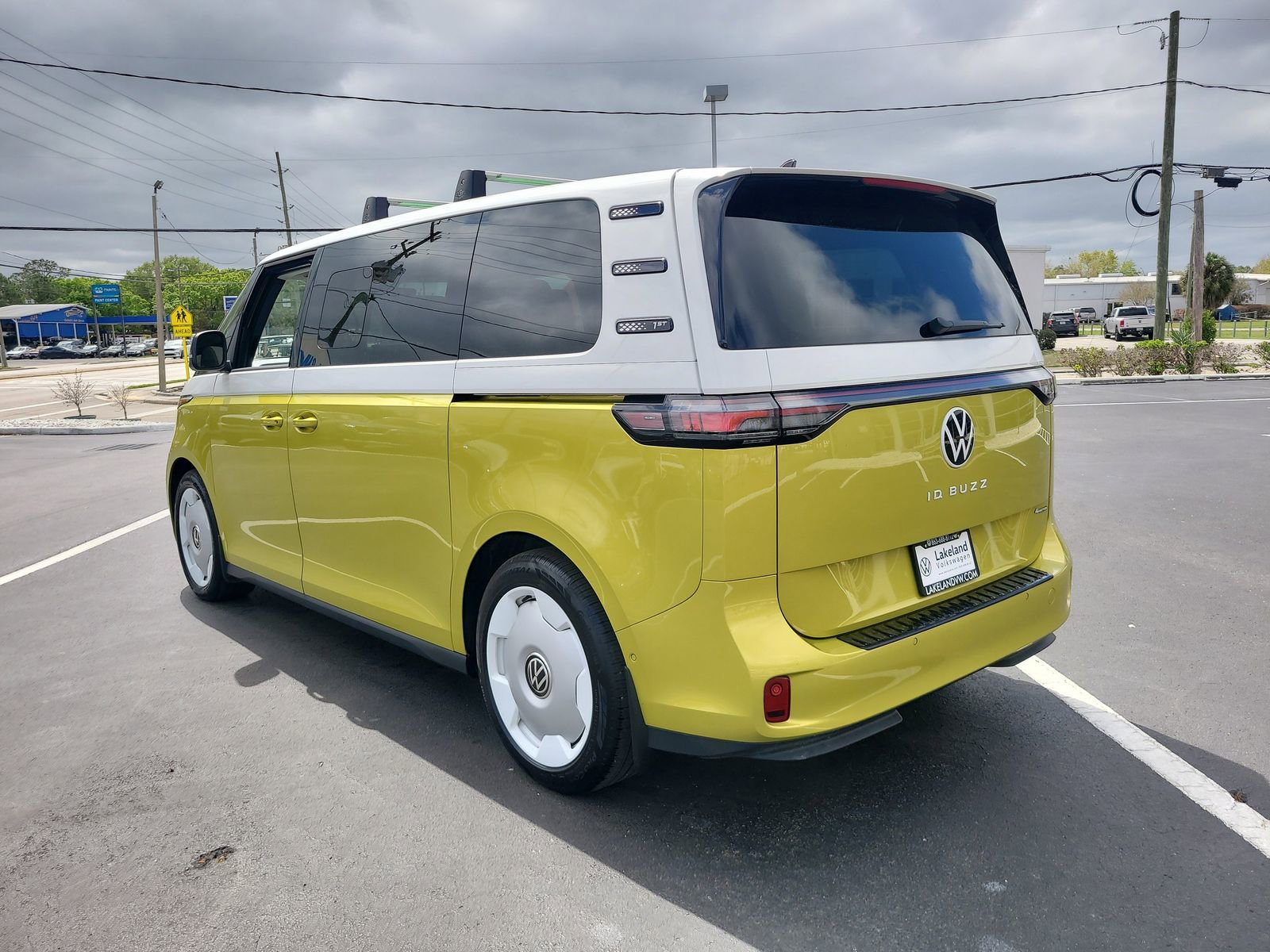 Certified 2025 Volkswagen ID. Buzz 1st Edition image 8