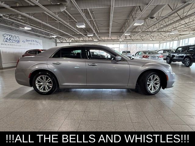Used 2017 Chrysler 300 Touring w/ Value Package image 10