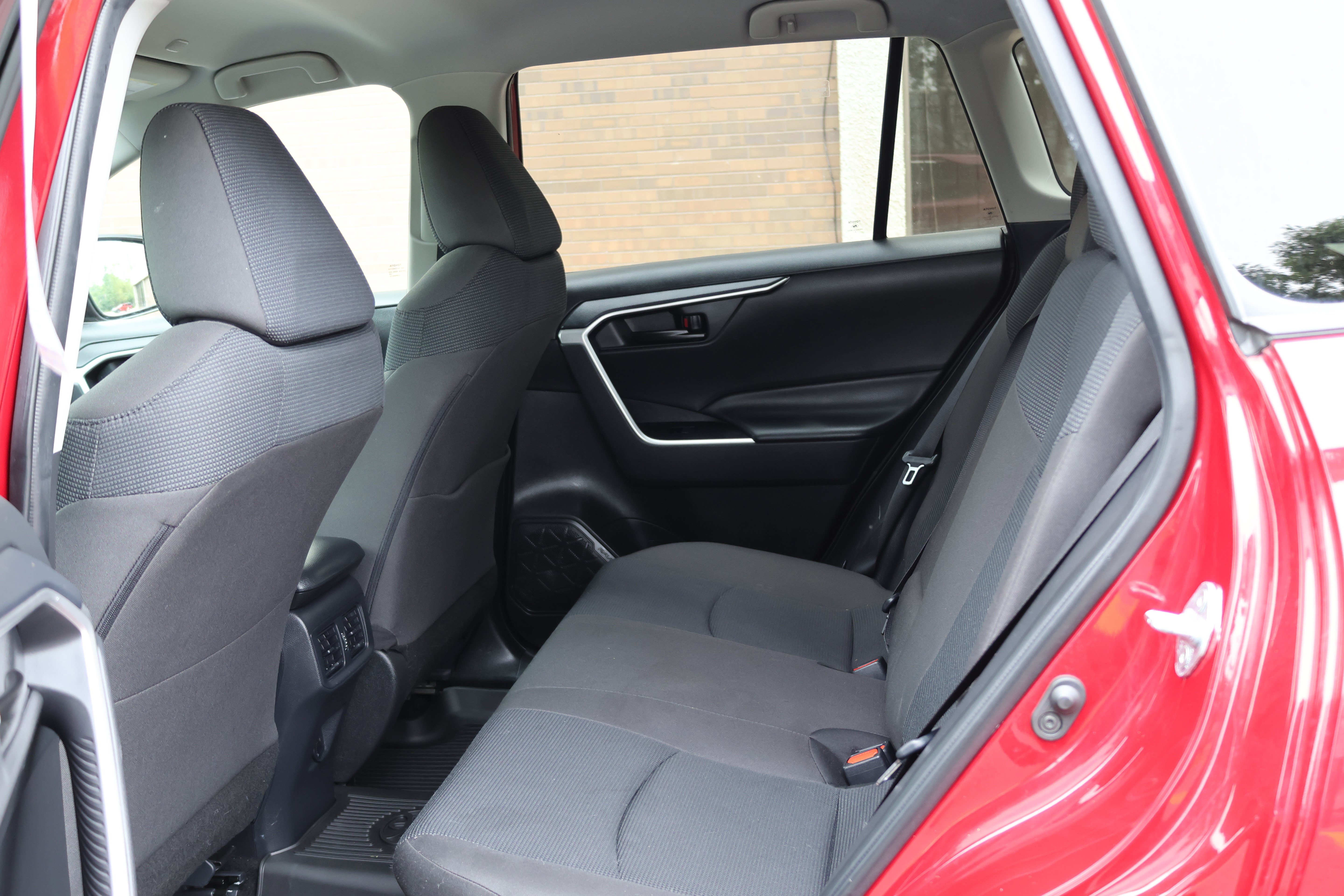 Used 2025 Toyota RAV4 LE AWD/4WD image 15