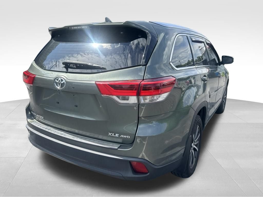 Used 2018 Toyota Highlander XLE w/ Protection Package #3 AWD/4WD image 5