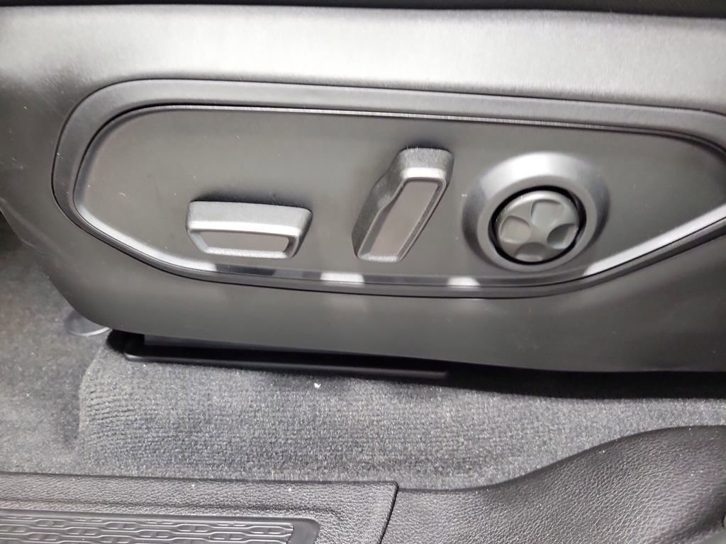 New 2025 Jeep Grand Cherokee L Limited image 14