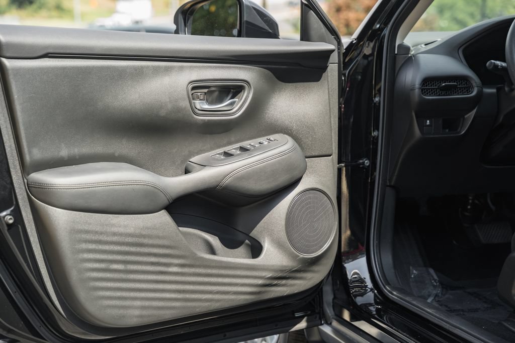 Certified 2025 Honda HR-V LX image 31