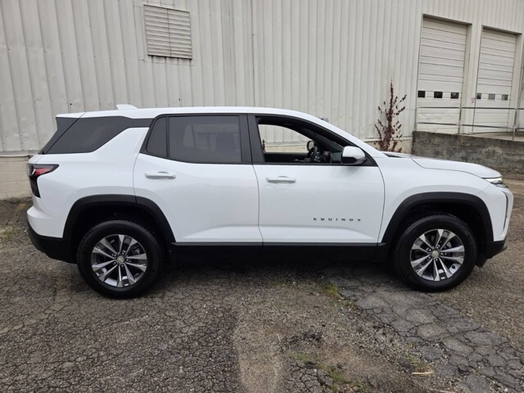 Used 2025 Chevrolet Equinox LT AWD/4WD image 6