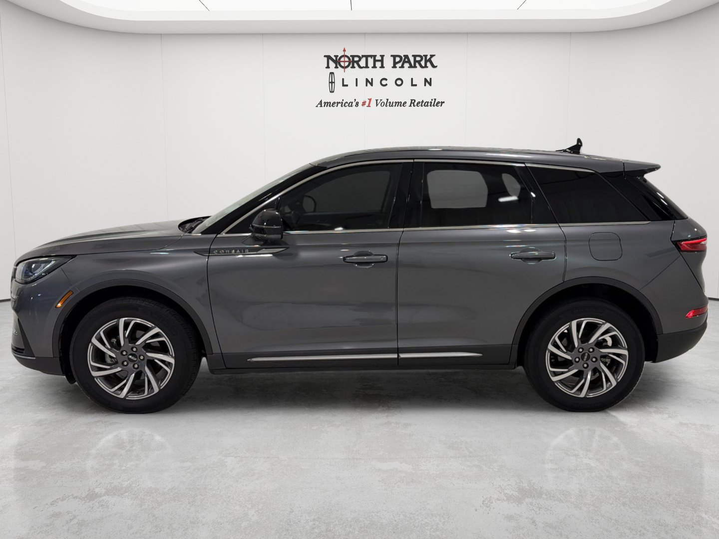 Used 2023 Lincoln Corsair FWD w/ Equipment Group 101A image 2