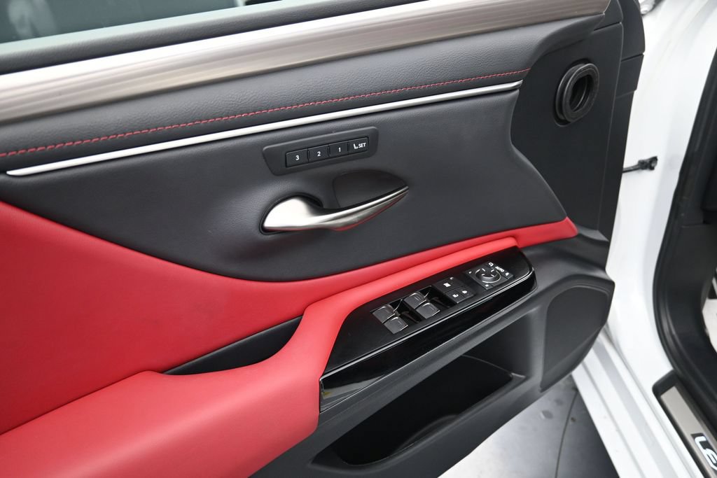Used 2024 Lexus ES 350 F Sport w/ Accessory Package (Z2) FWD image 27