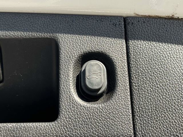 Used 2017 GMC Yukon SLT w/ Premium Edition image 25