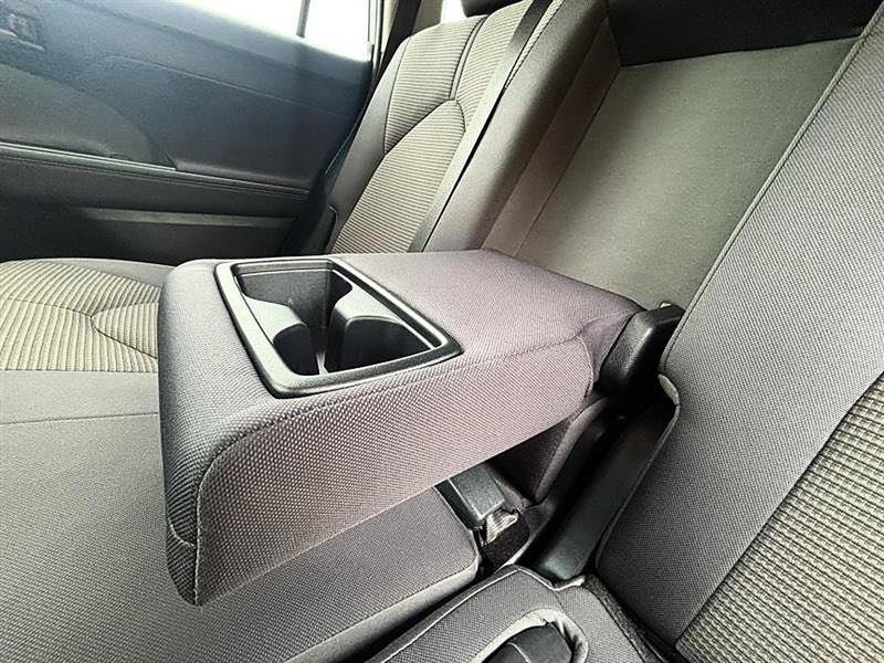 Used 2023 Toyota Highlander LE FWD image 36