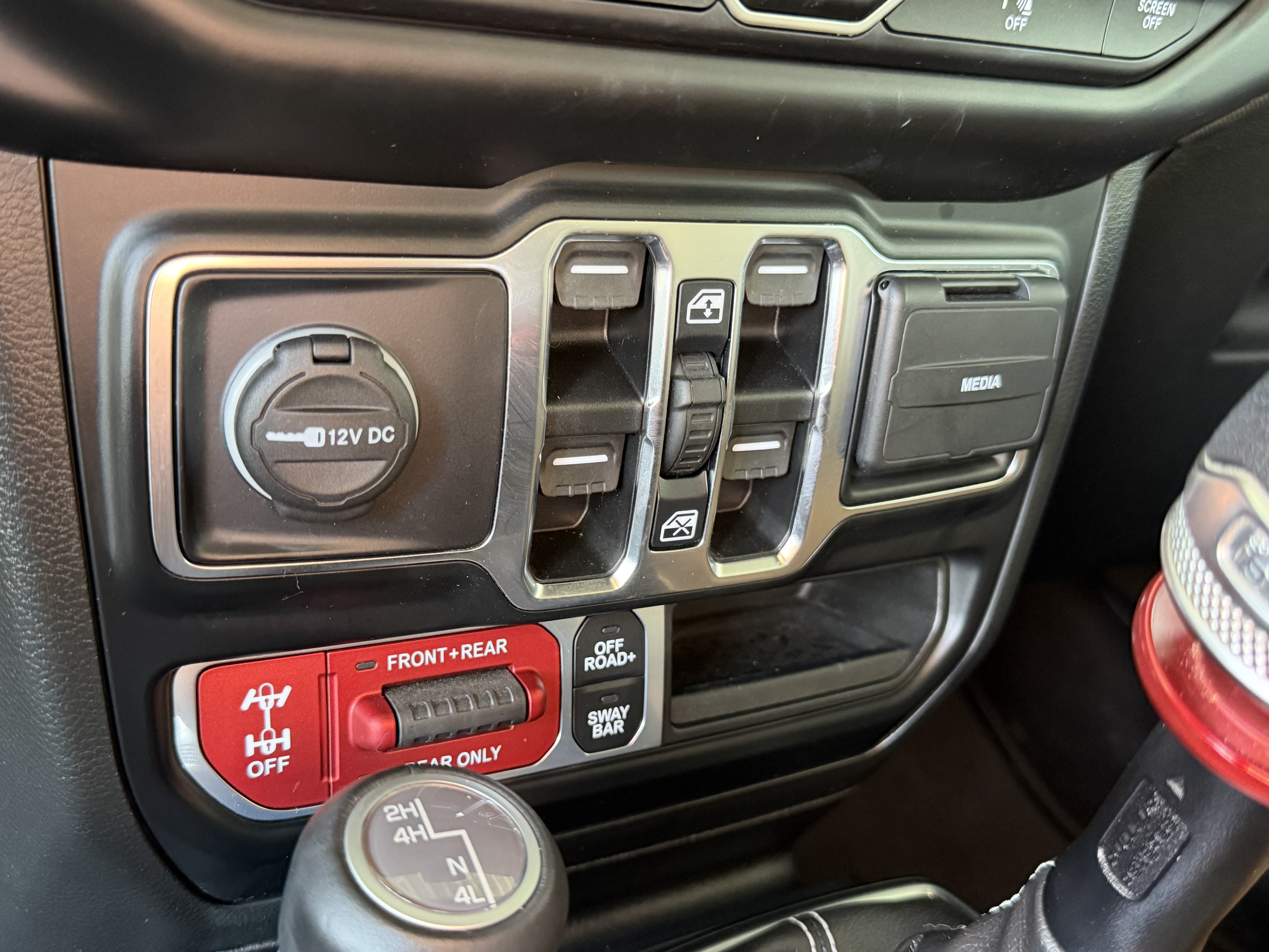 Used 2022 Jeep Gladiator Rubicon w/ LED Lighting Group AWD/4WD image 32