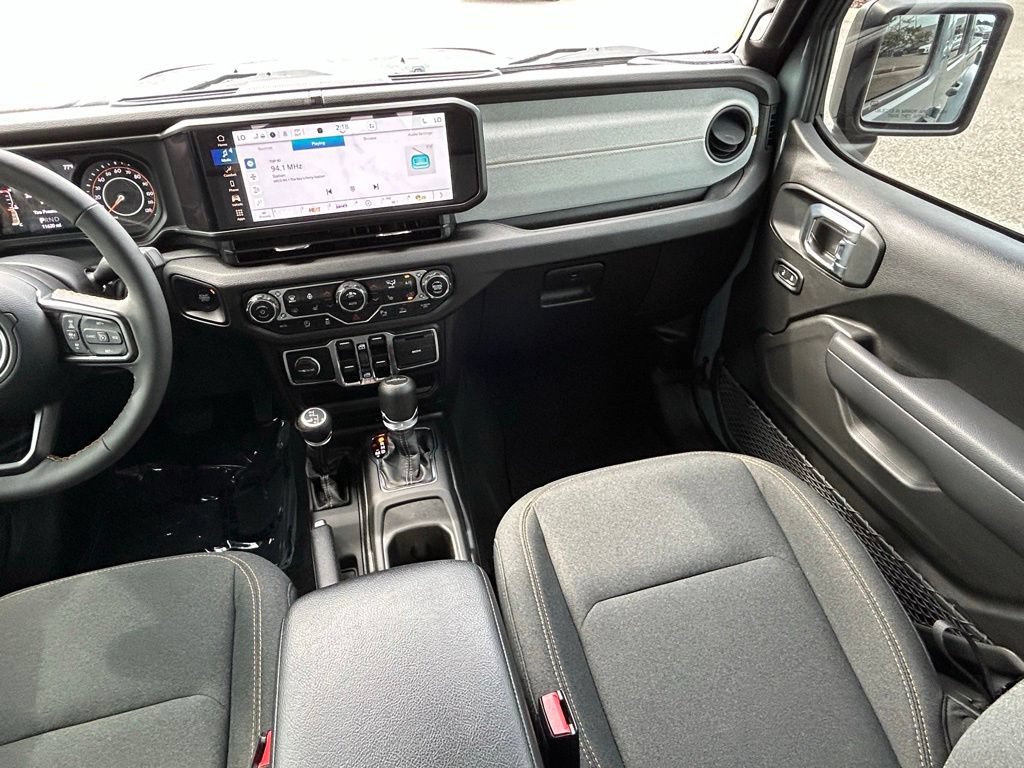 Used 2024 Jeep Gladiator Sport AWD/4WD image 11