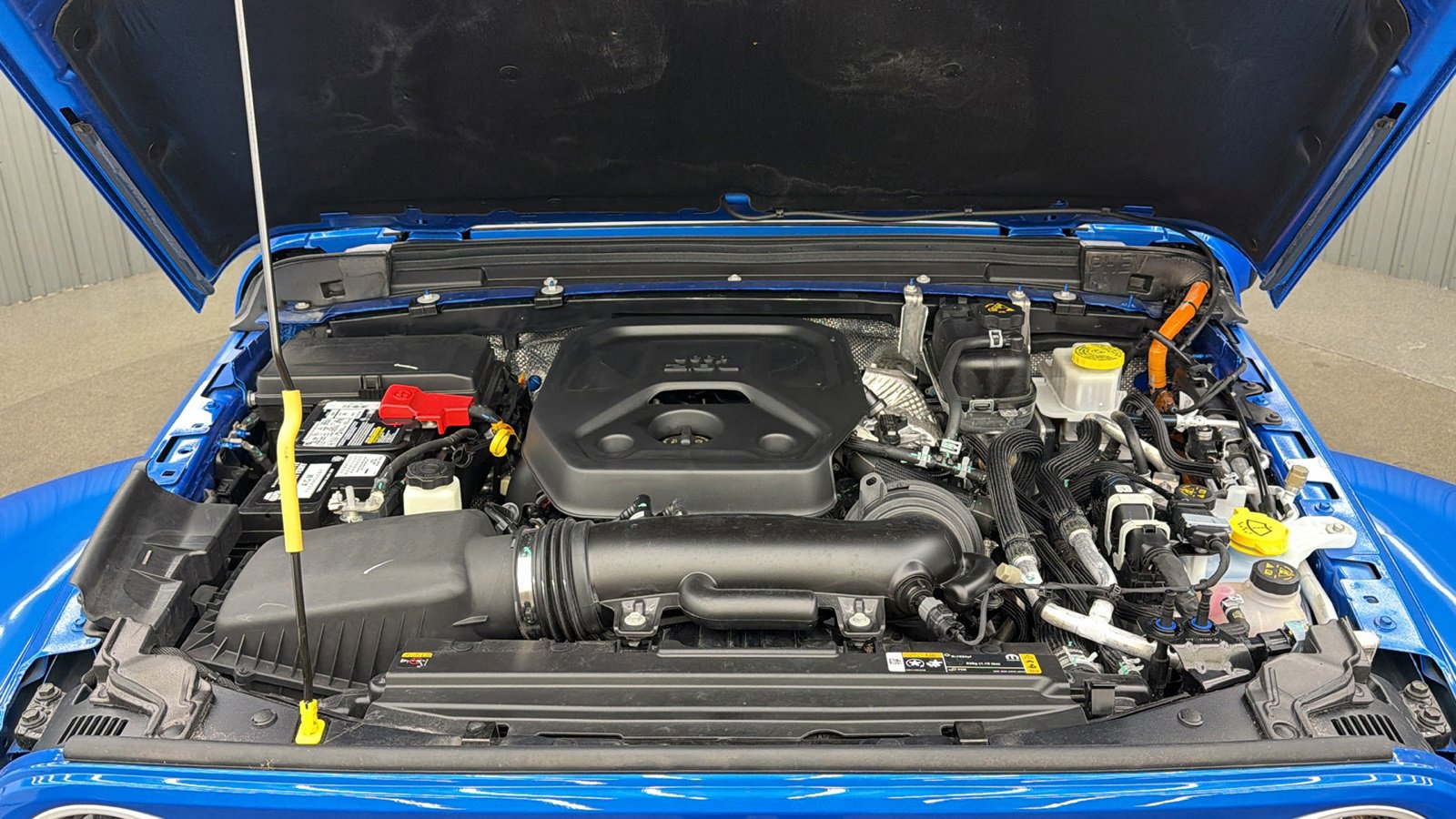 Used 2024 Jeep Wrangler Unlimited Sahara w/ Technology Group image 19