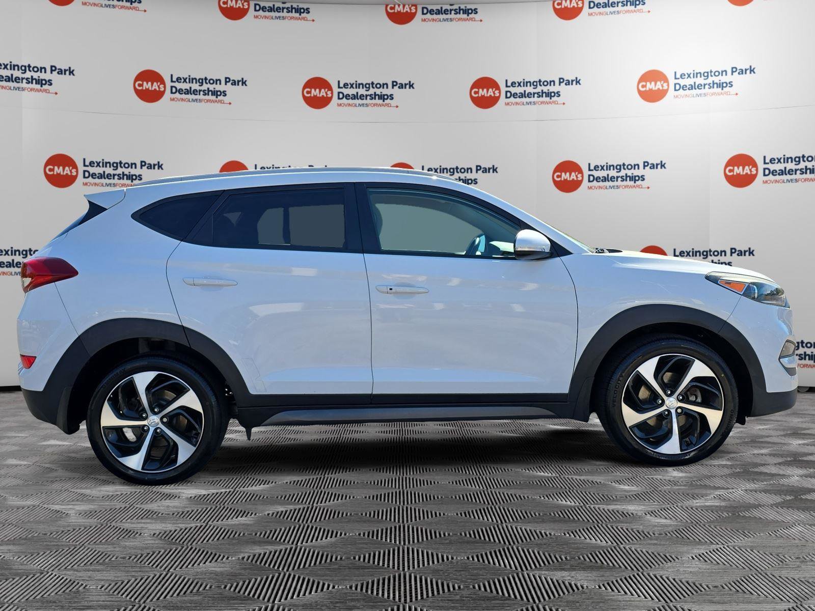 Used 2016 Hyundai Tucson Sport image 8