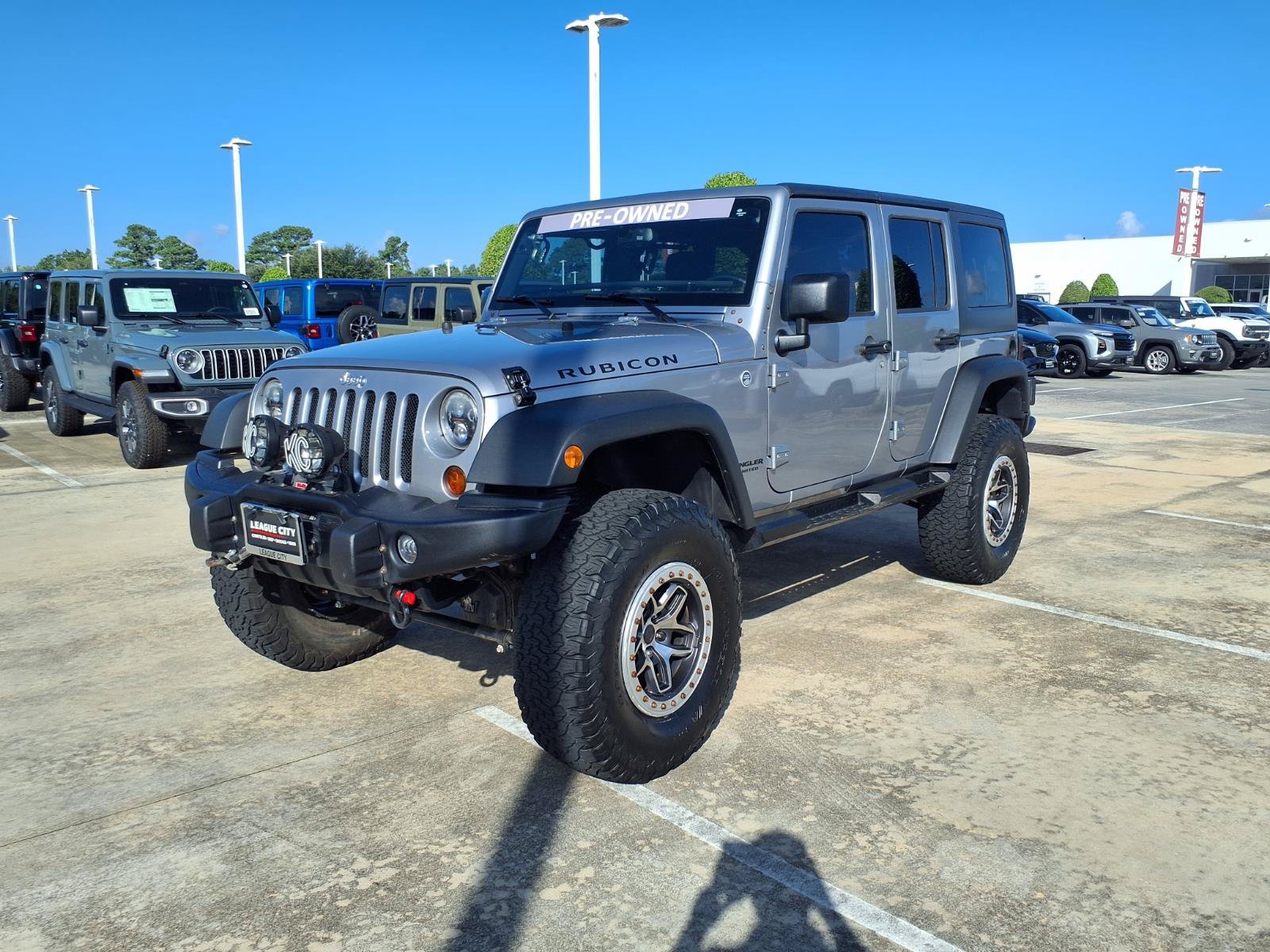 Used 2015 Jeep Wrangler Unlimited Rubicon w/ Max Tow Package AWD/4WD image 3