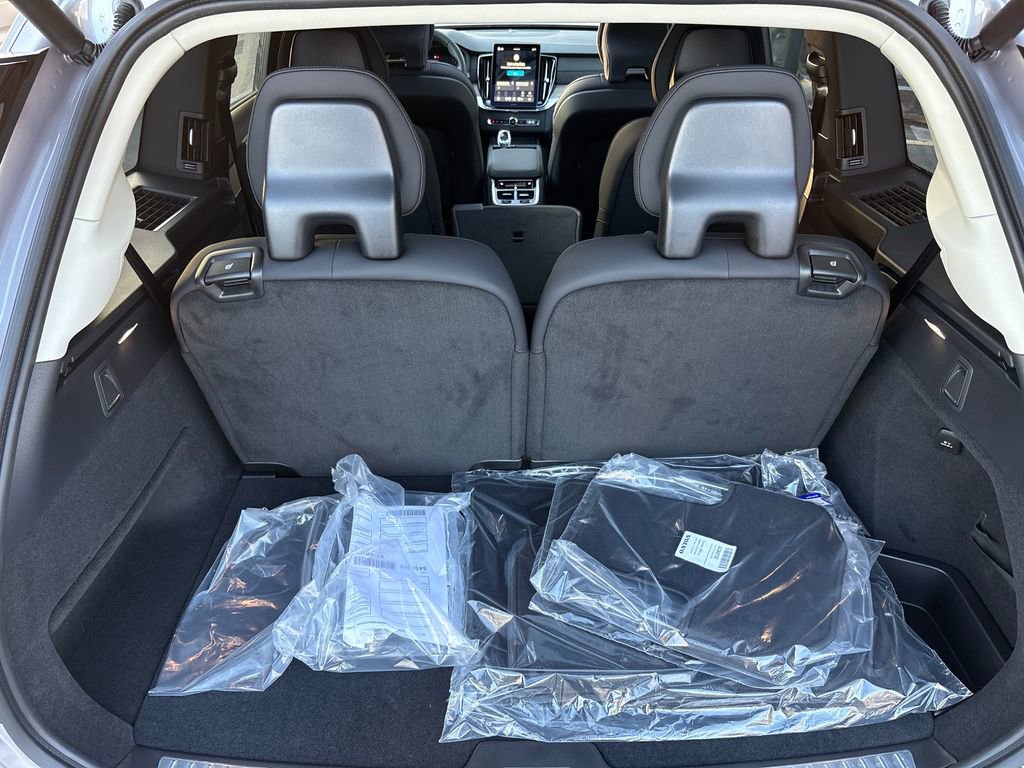 New 2026 Volvo XC90 T8 Core image 19