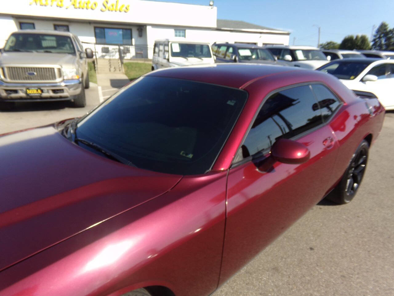 Used 2019 Dodge Challenger SXT w/ Blacktop Package image 9