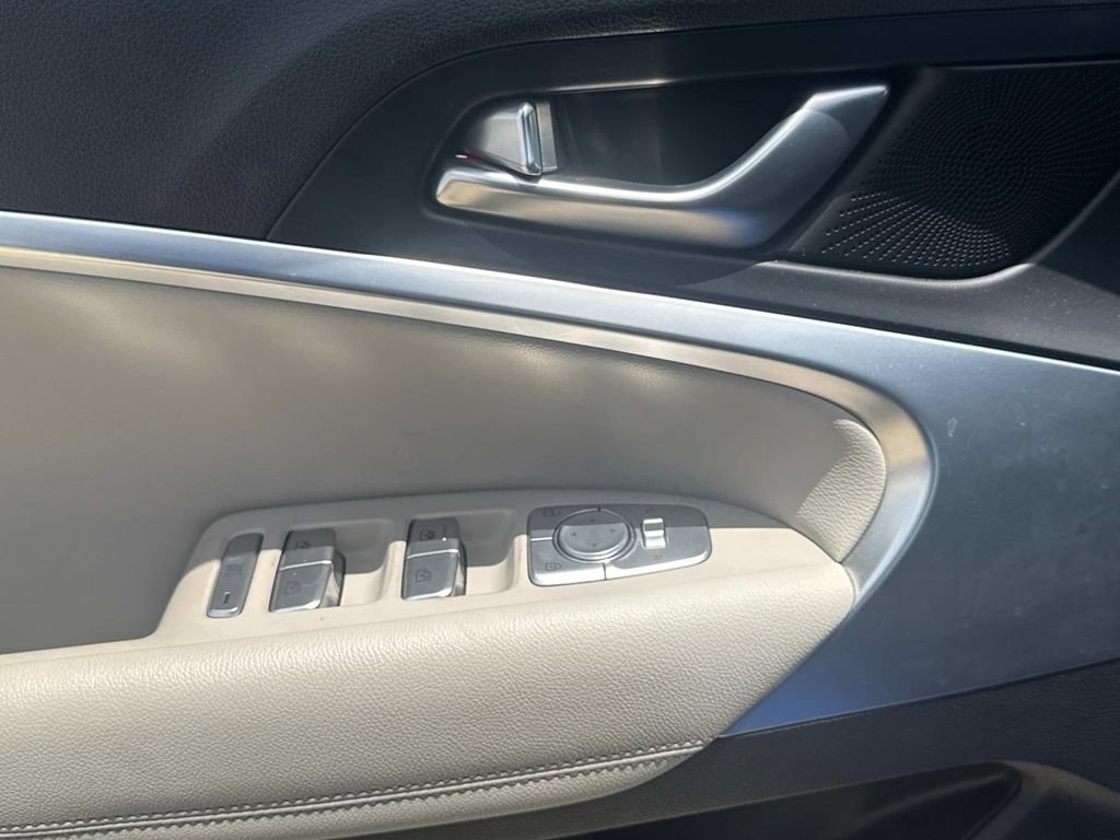 Used 2022 Genesis G70 2.0T RWD image 21