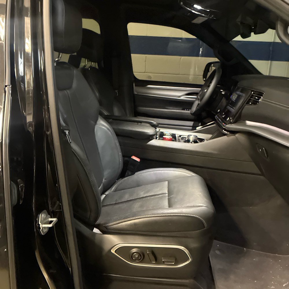 Used 2024 Jeep Wagoneer Series II w/ Convenience Group I AWD/4WD image 14