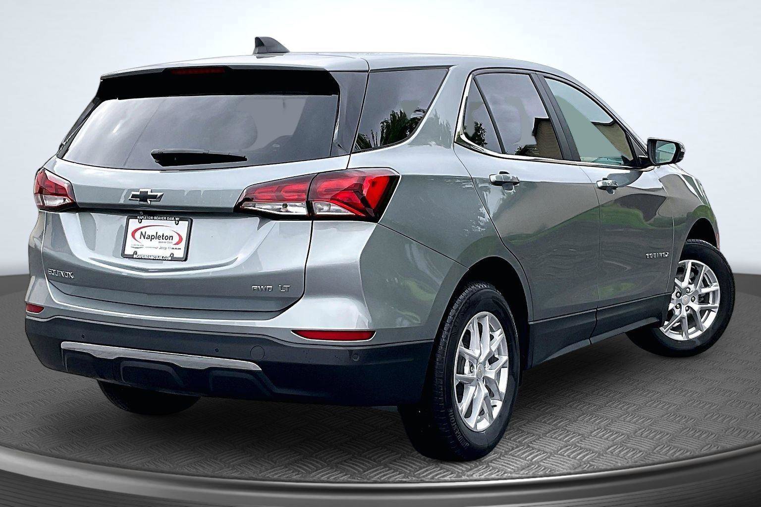 Used 2023 Chevrolet Equinox LT AWD/4WD image 2