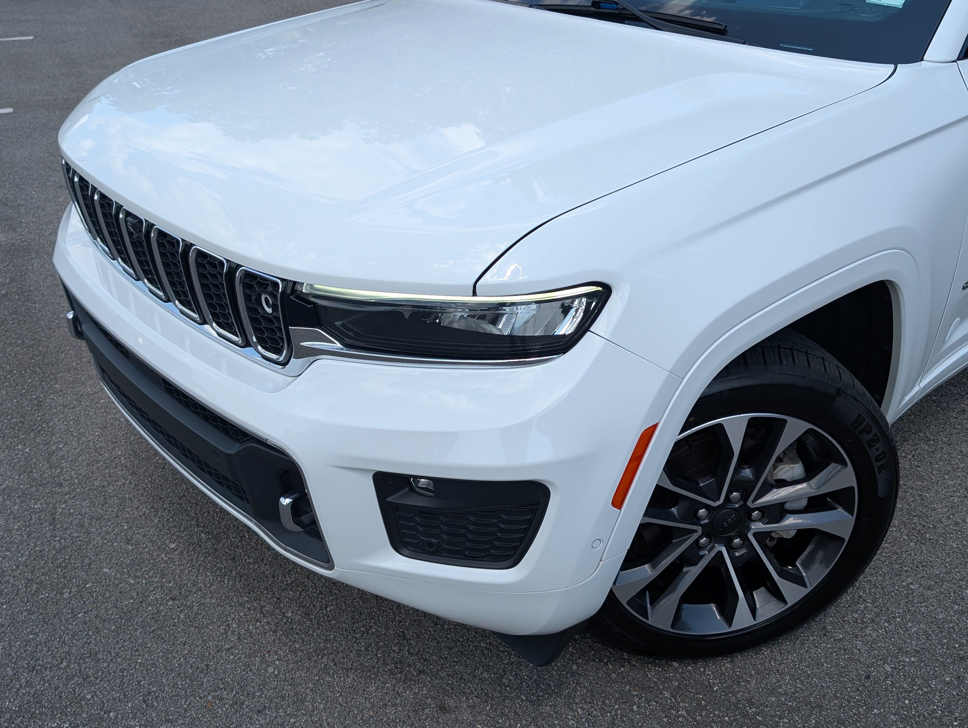 Used 2023 Jeep Grand Cherokee Overland w/ Adv Protech Group III RWD image 13
