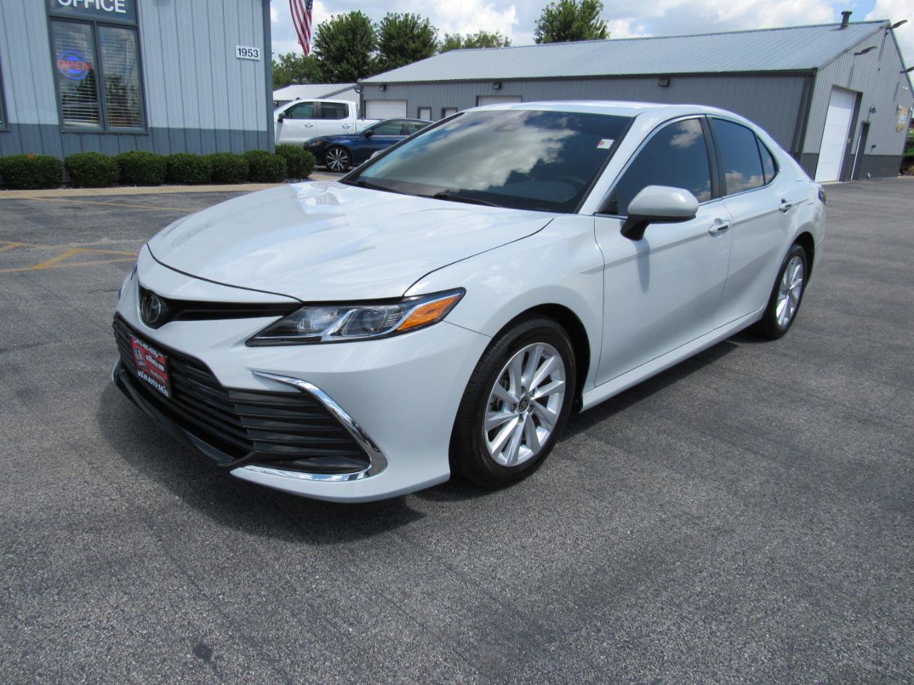 Used 2023 Toyota Camry LE FWD image 1