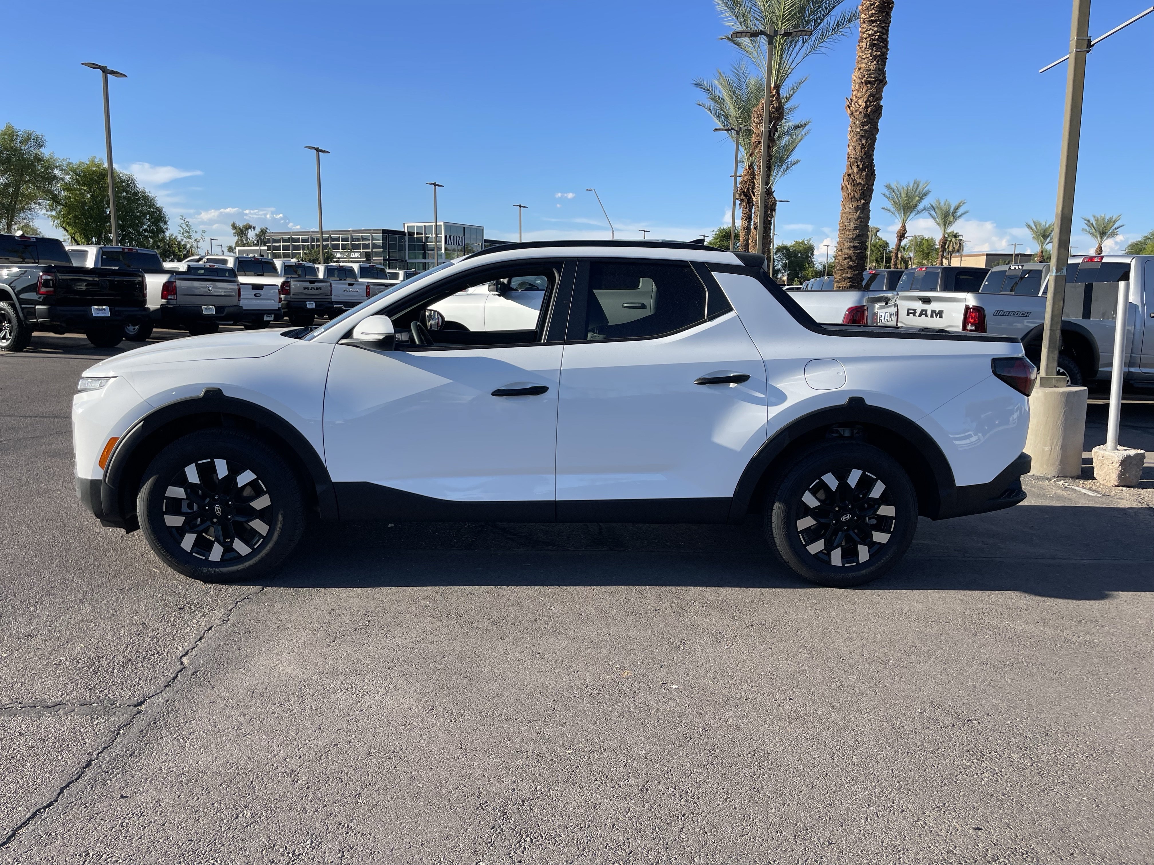 Used 2025 Hyundai Santa Cruz SEL FWD image 3
