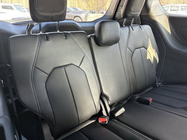 New 2026 Chrysler Pacifica Select image 16