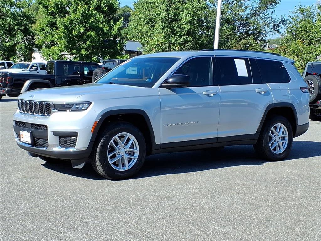 Used 2021 Jeep Grand Cherokee L Laredo w/ Luxury Tech Group I AWD/4WD image 2