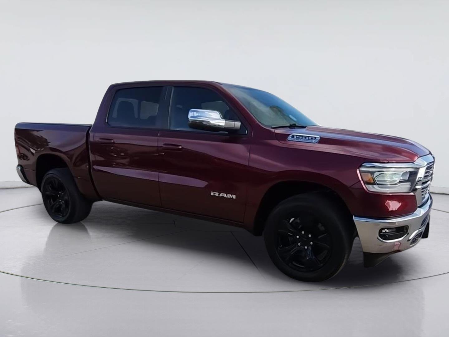 Used 2023 RAM 1500 Laramie AWD/4WD image 2