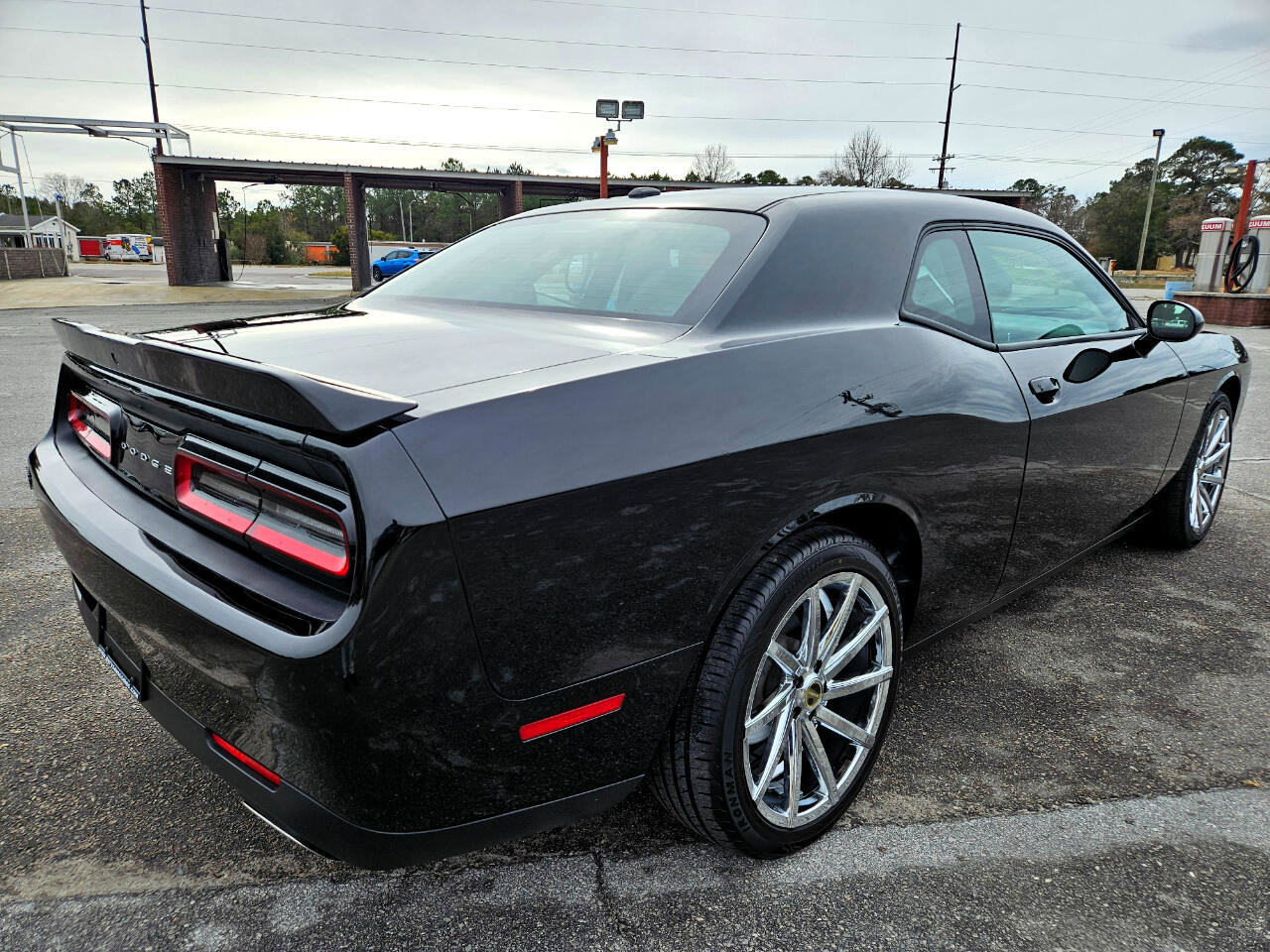 Used 2019 Dodge Challenger SXT image 6