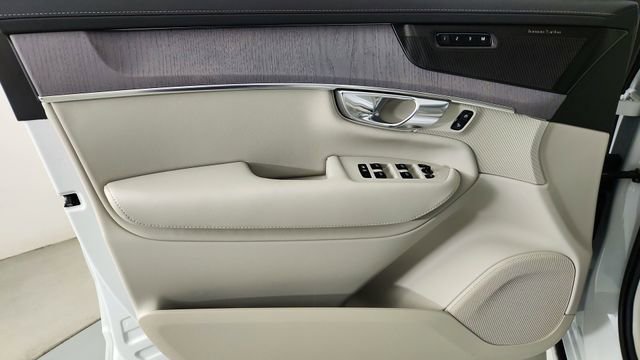 New 2026 Volvo XC90 T8 Ultra w/ Protection Package Premier AWD/4WD image 9