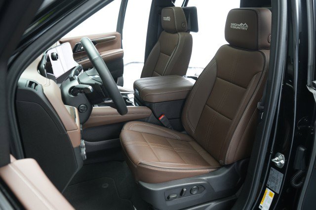 Used 2025 Chevrolet Tahoe High Country image 35