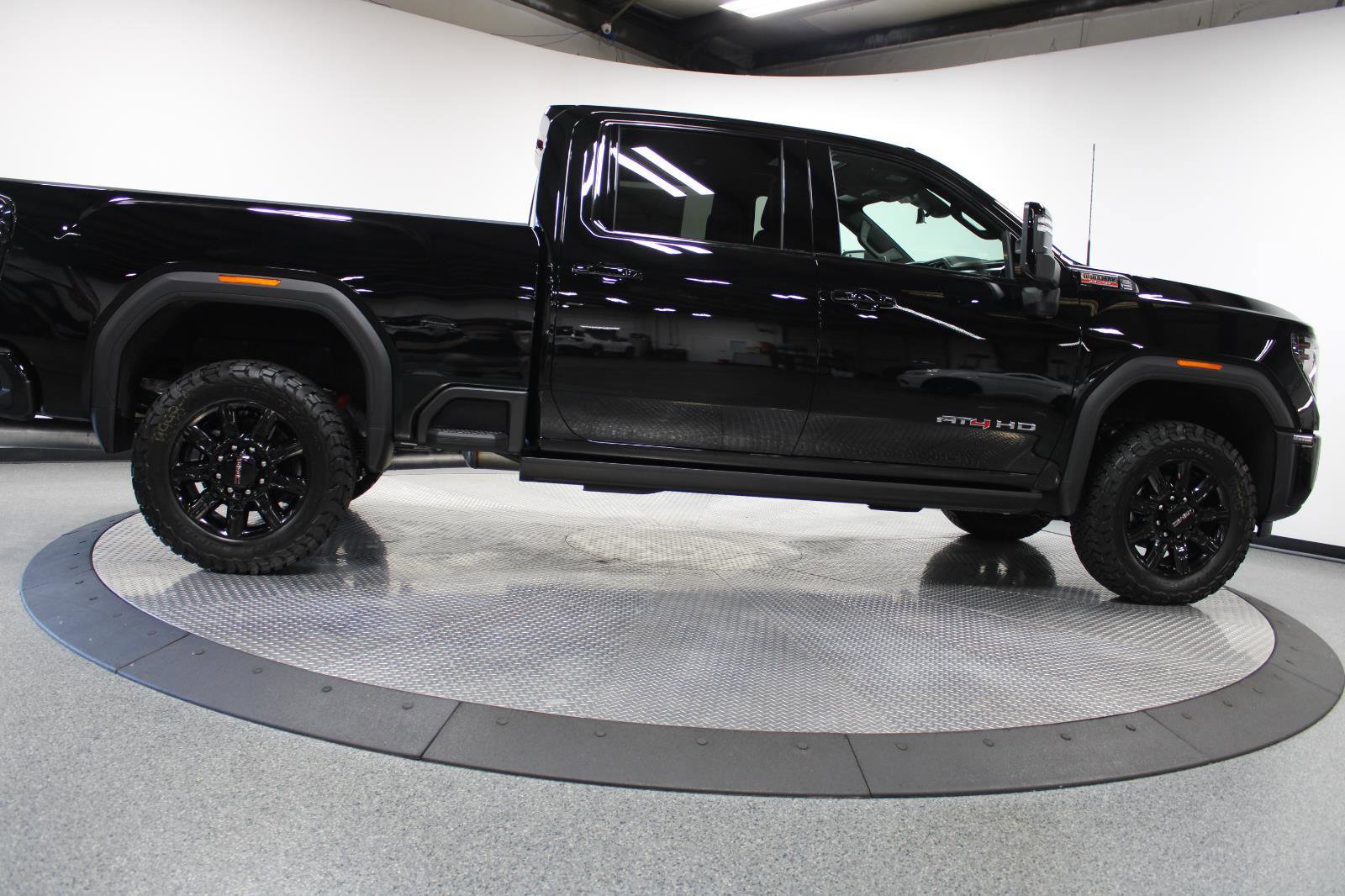 New 2026 GMC Sierra 2500 AT4 w/ AT4 Premium Plus Package AWD/4WD image 12