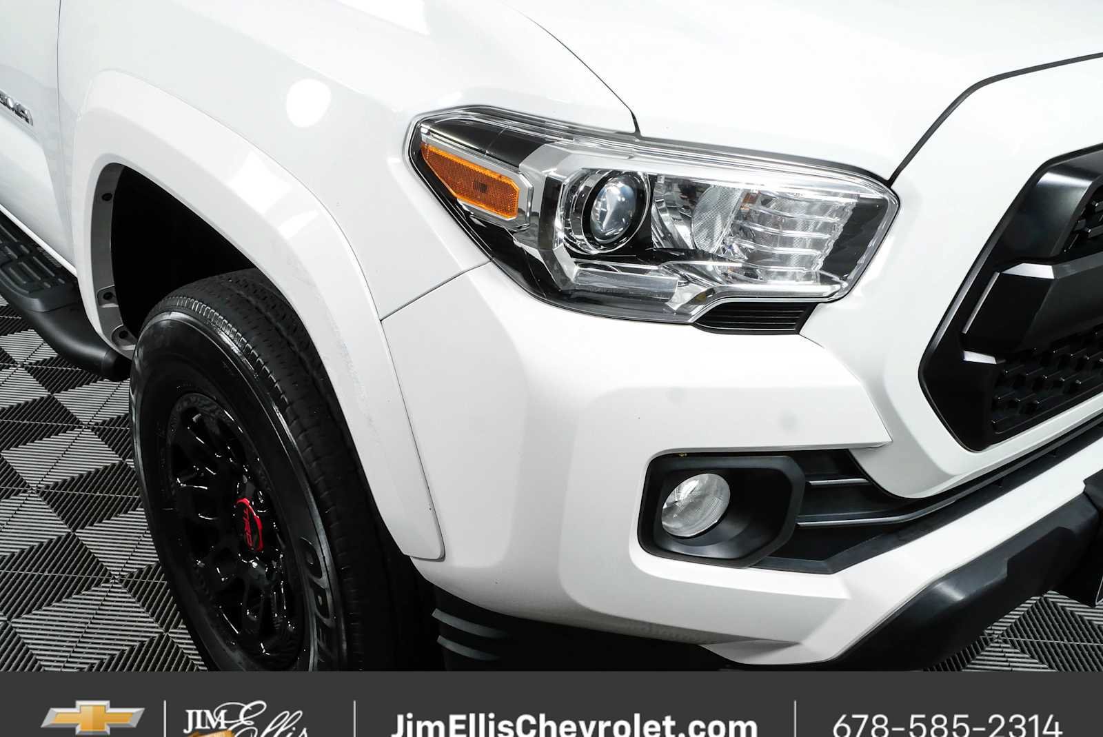Used 2017 Toyota Tacoma SR5 w/ Tow Package AWD/4WD image 31
