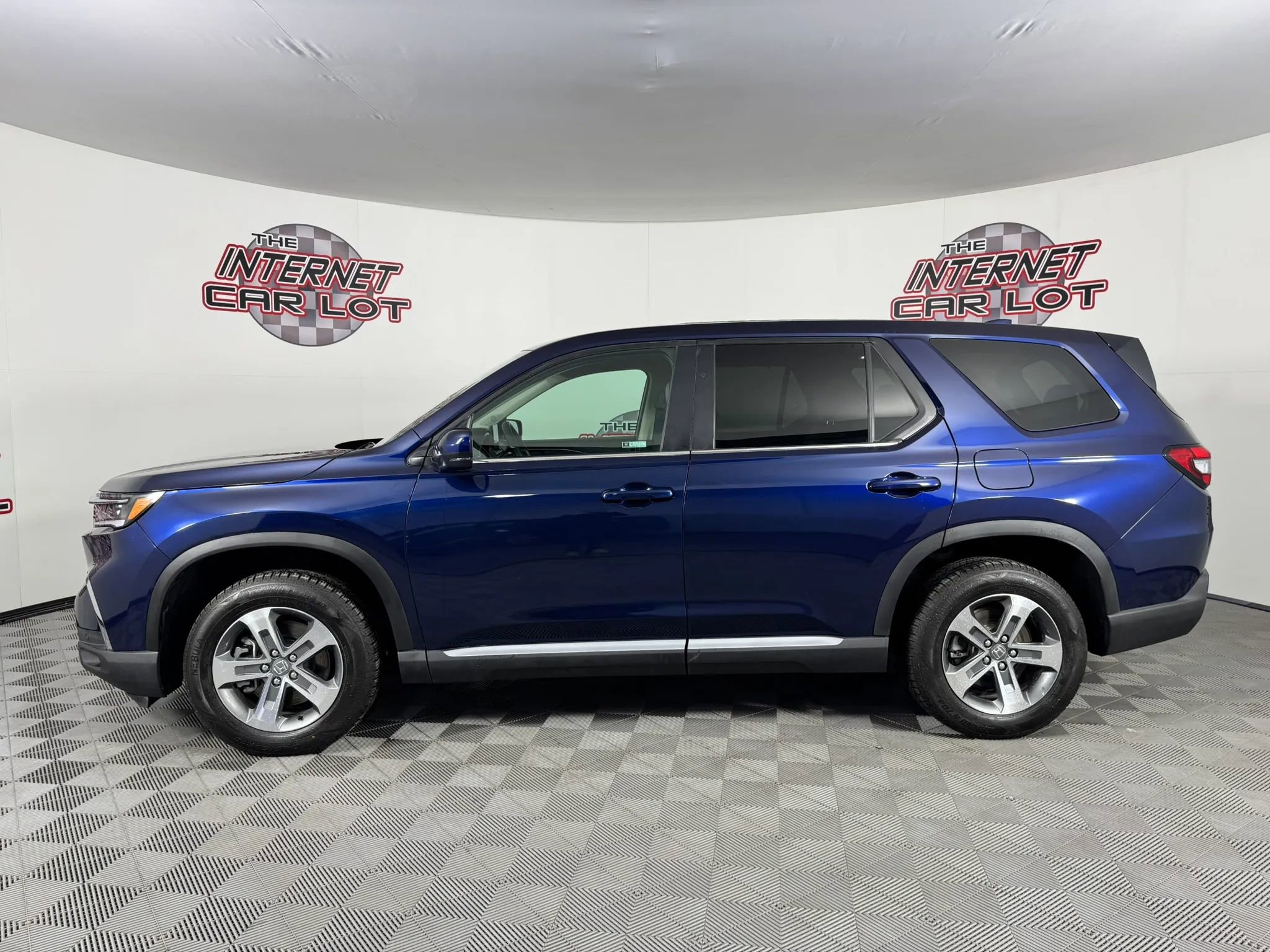 Used 2025 Honda Pilot EX-L image 4