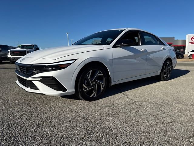 Used 2025 Hyundai Elantra Sport image 2