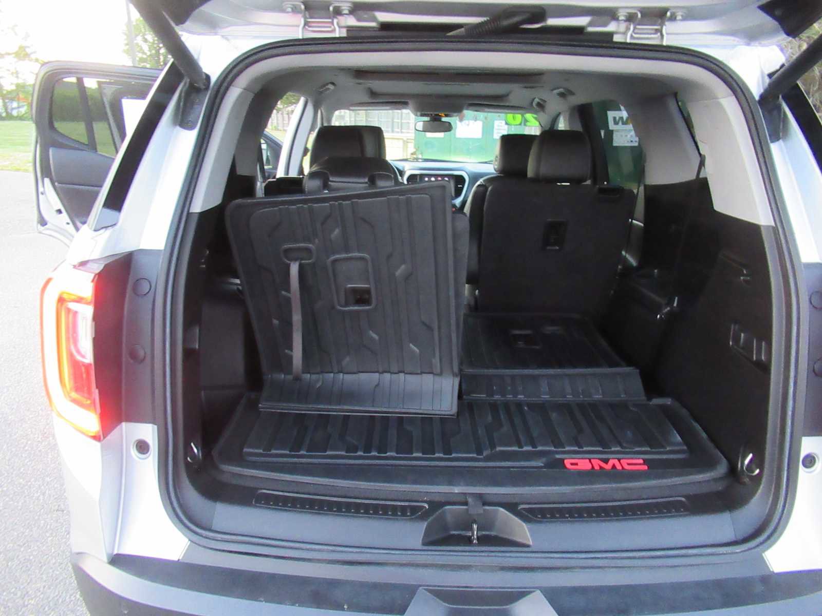 Used 2020 GMC Acadia SLT w/ LPO, Floor Liner Package FWD image 20