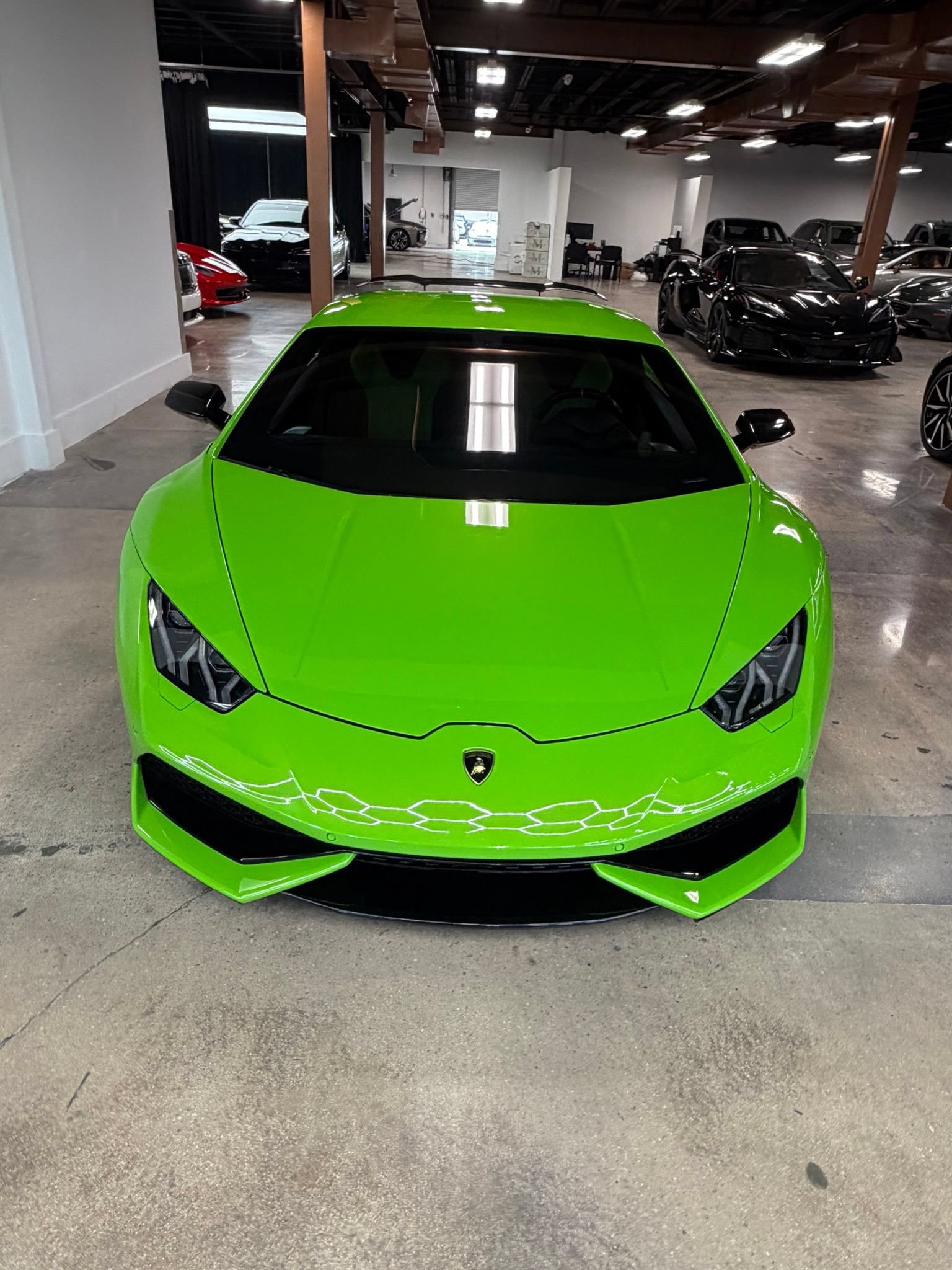 Used 2015 Lamborghini Huracan LP 610-4 AWD/4WD image 2