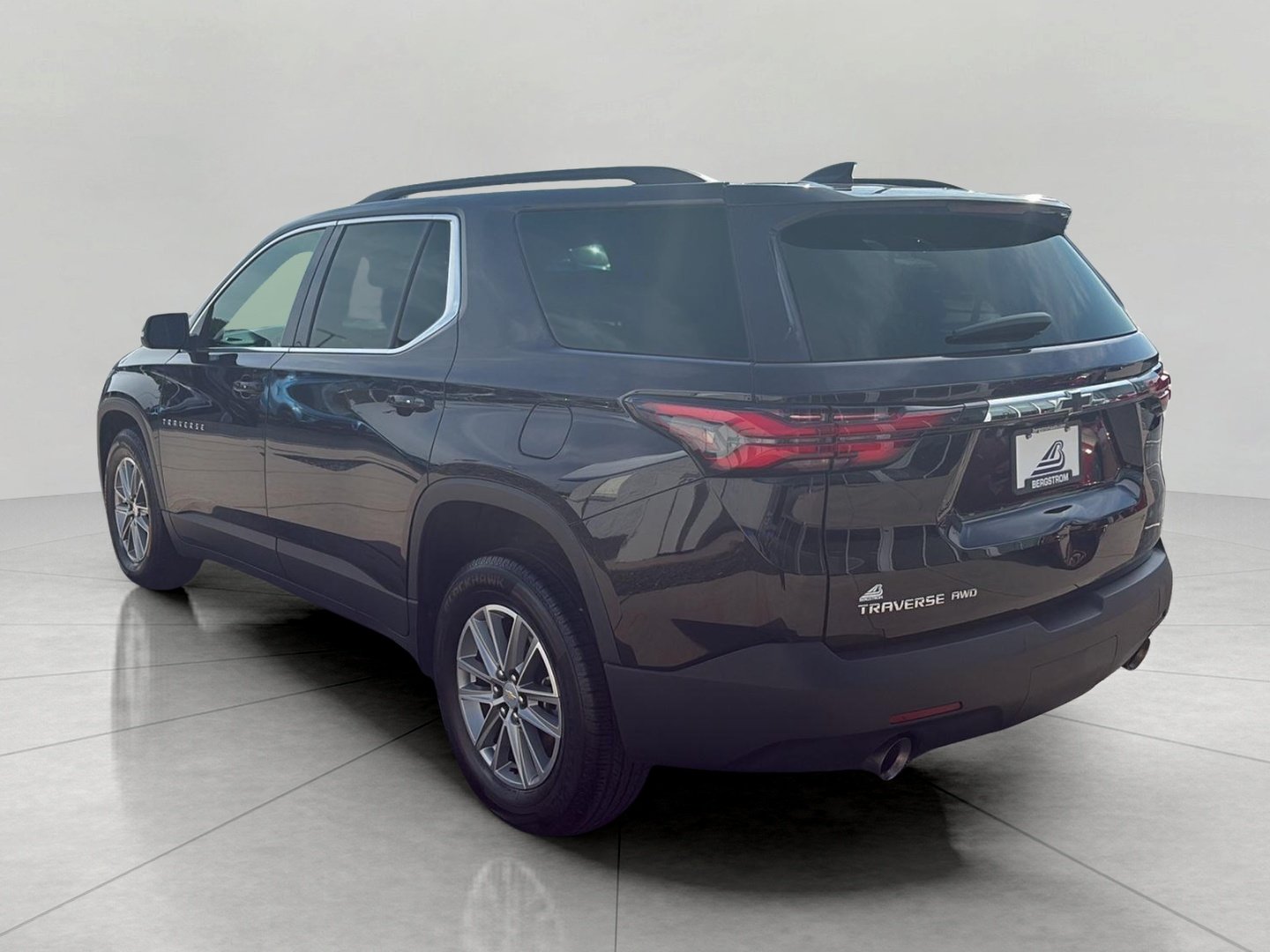 Used 2023 Chevrolet Traverse LT w/ LPO, Floor Liner Package AWD/4WD image 6