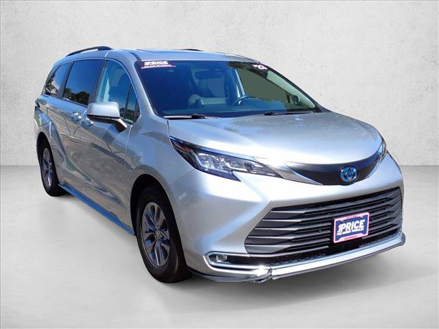Used 2023 Toyota Sienna XLE w/ XLE Plus Package AWD/4WD image 6