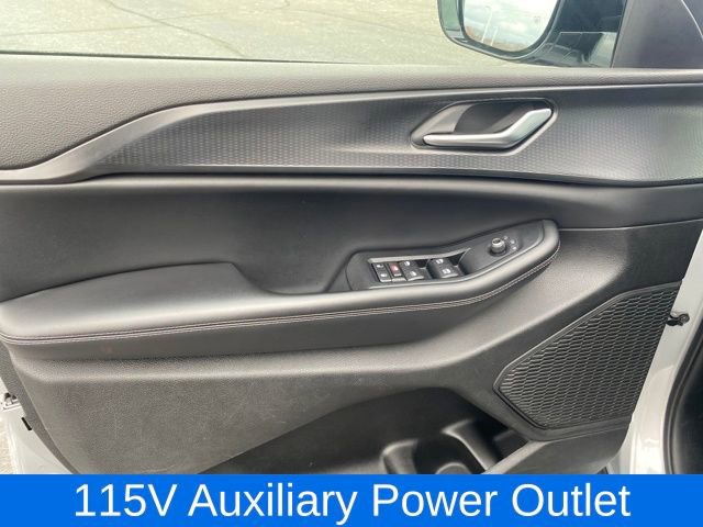 Used 2023 Jeep Grand Cherokee L Laredo image 14