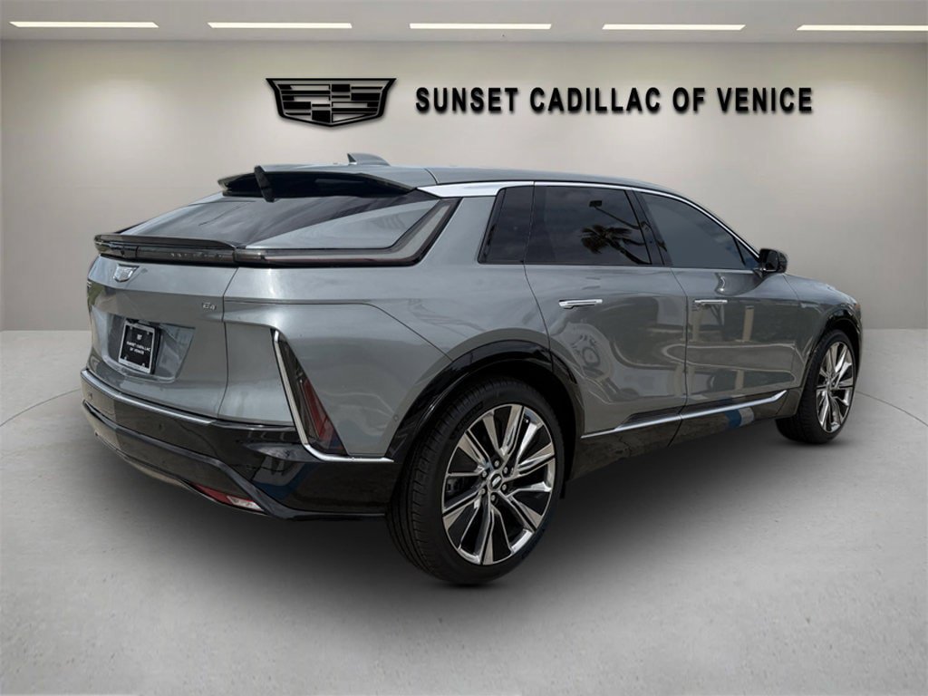 New 2027 Cadillac Lyriq Signature Luxury w/ Nappa Leather Package AWD/4WD image 3