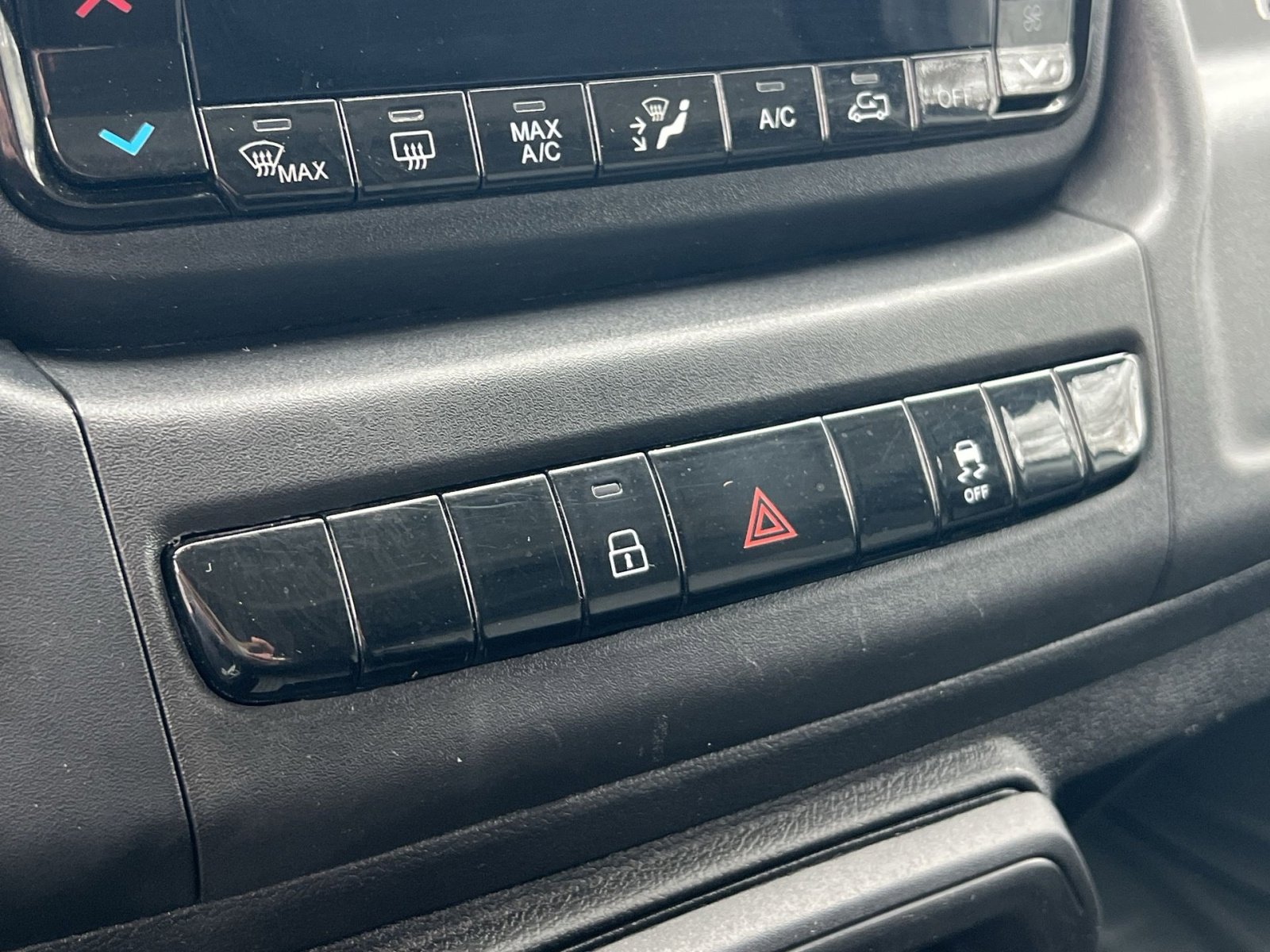 Used 2024 RAM ProMaster 2500 w/ Convenience Group image 31