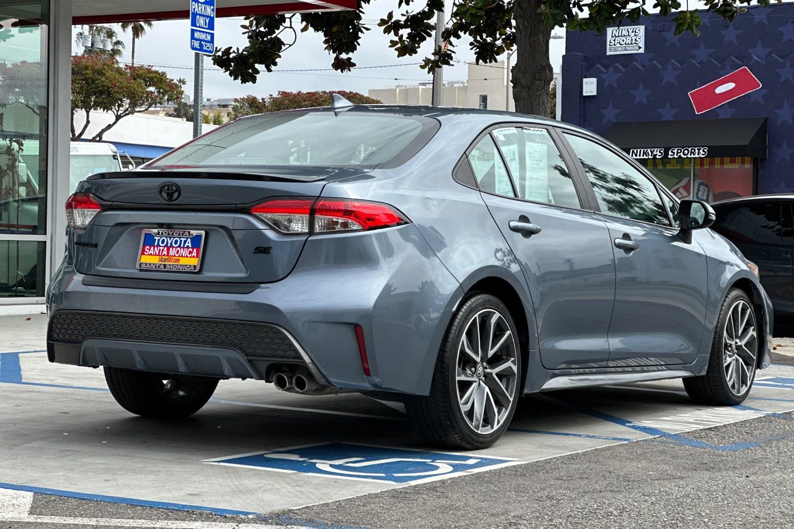 Used 2020 Toyota Corolla SE w/ Carpet Mat Package (TMS) FWD image 4