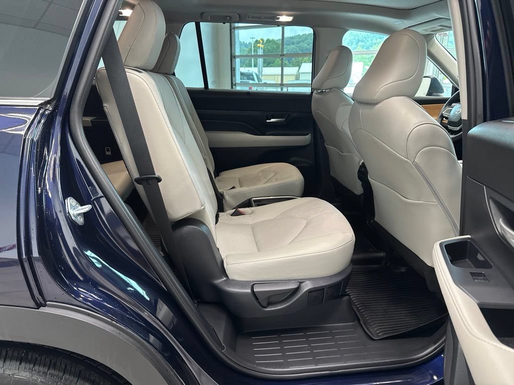 Used 2026 Toyota Grand Highlander AWD image 21
